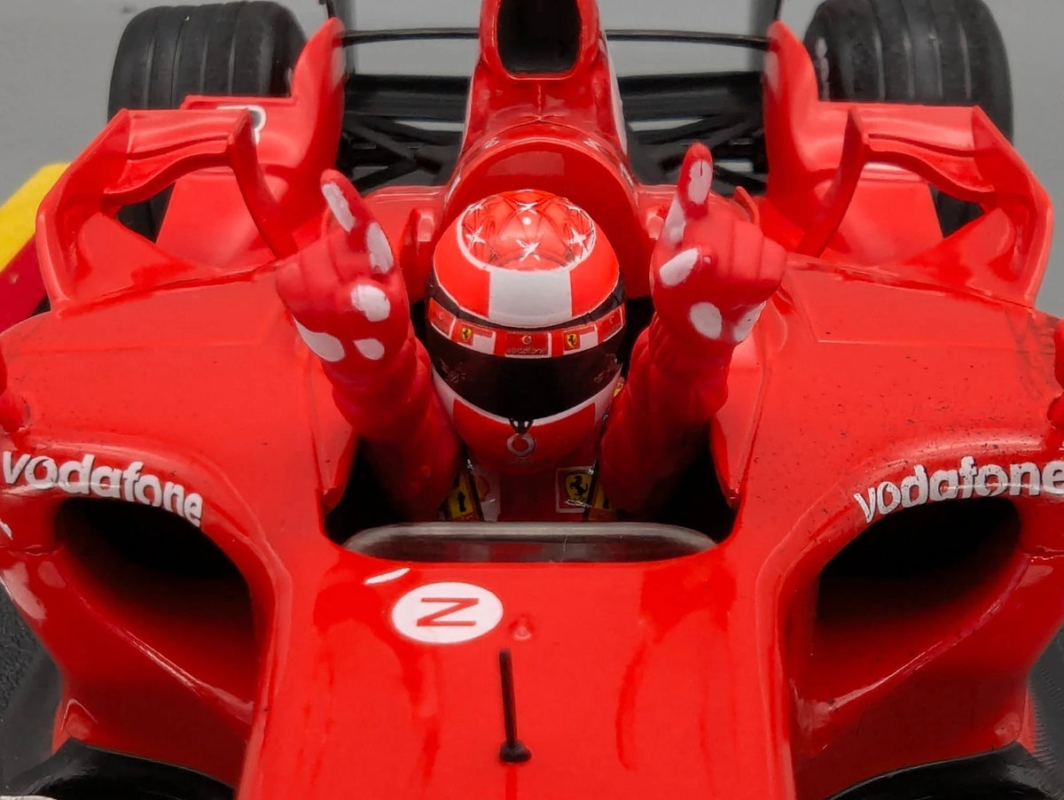Modellautos 1:18 Hot Wheels Racing Ferrari 248 F1 Hockenheim #5 M Schumacher OVP