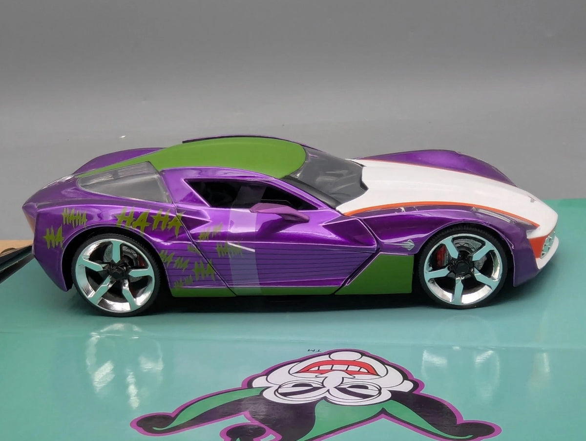 Modellautos 1:24 Jada 2009 Chevrolet Chevy Corvette Stingray "Joker's Car" OVP