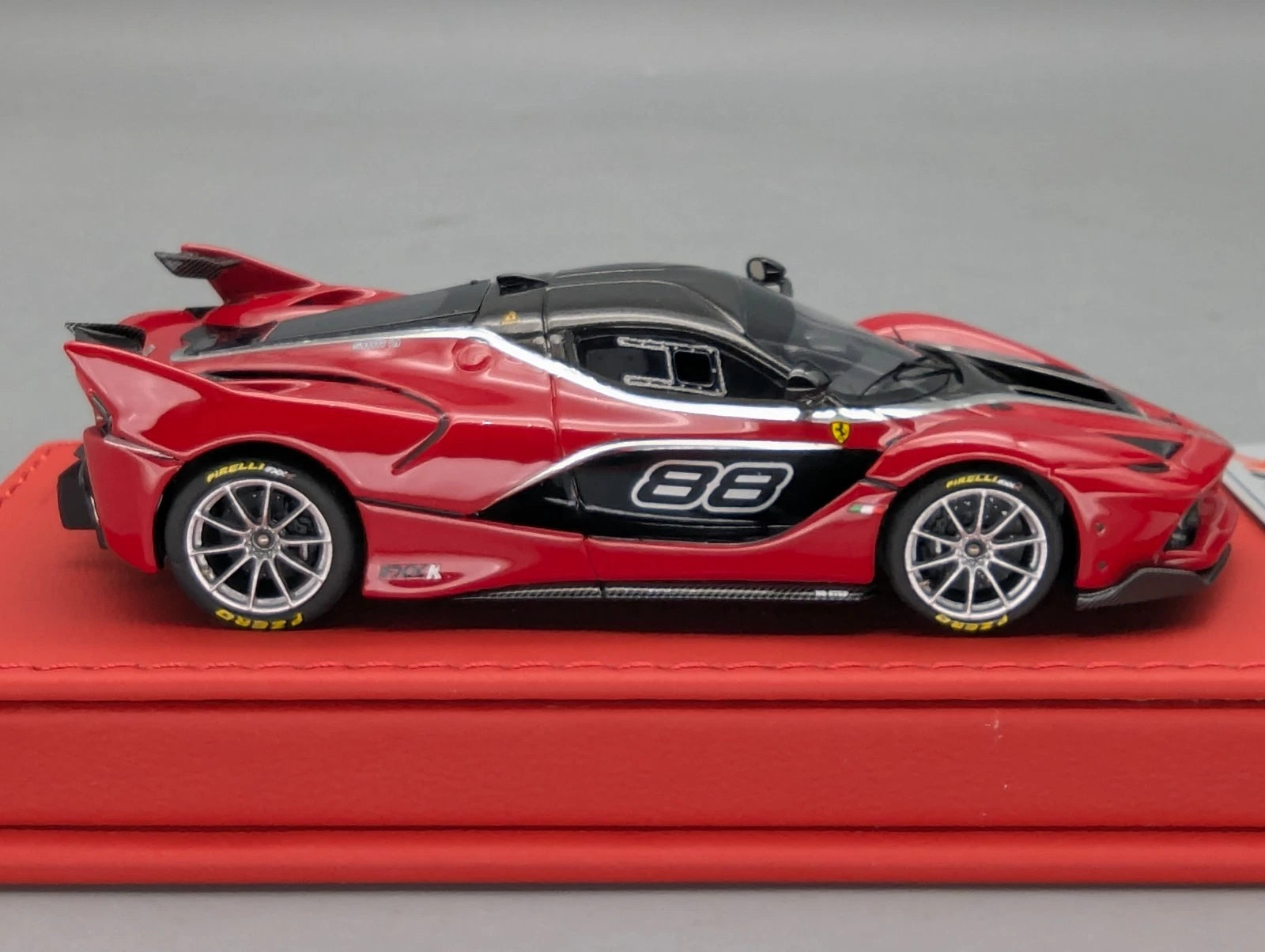 Modellautos 1:43 BBR Deluxe Ferrari FXX-K TRS Silver Stripe Ltd 03/10 OVP
