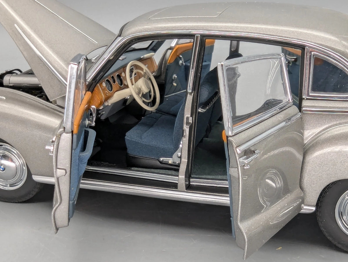 Modellautos 1:18 AUTOart Millenium 70591 BMW 502 2.6 Luxus Silver Beige mit OVP