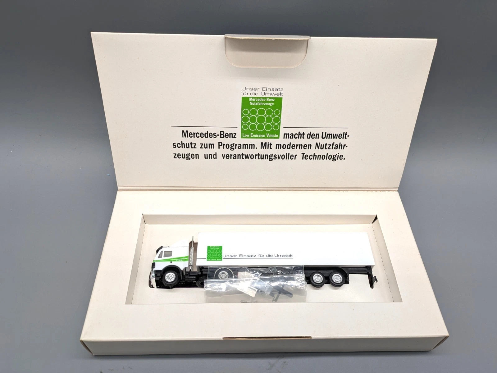 Lkw Modell 1:87 Herpa Mercedes-Benz Low Emission Vehicle Werbemodell mit OVP
