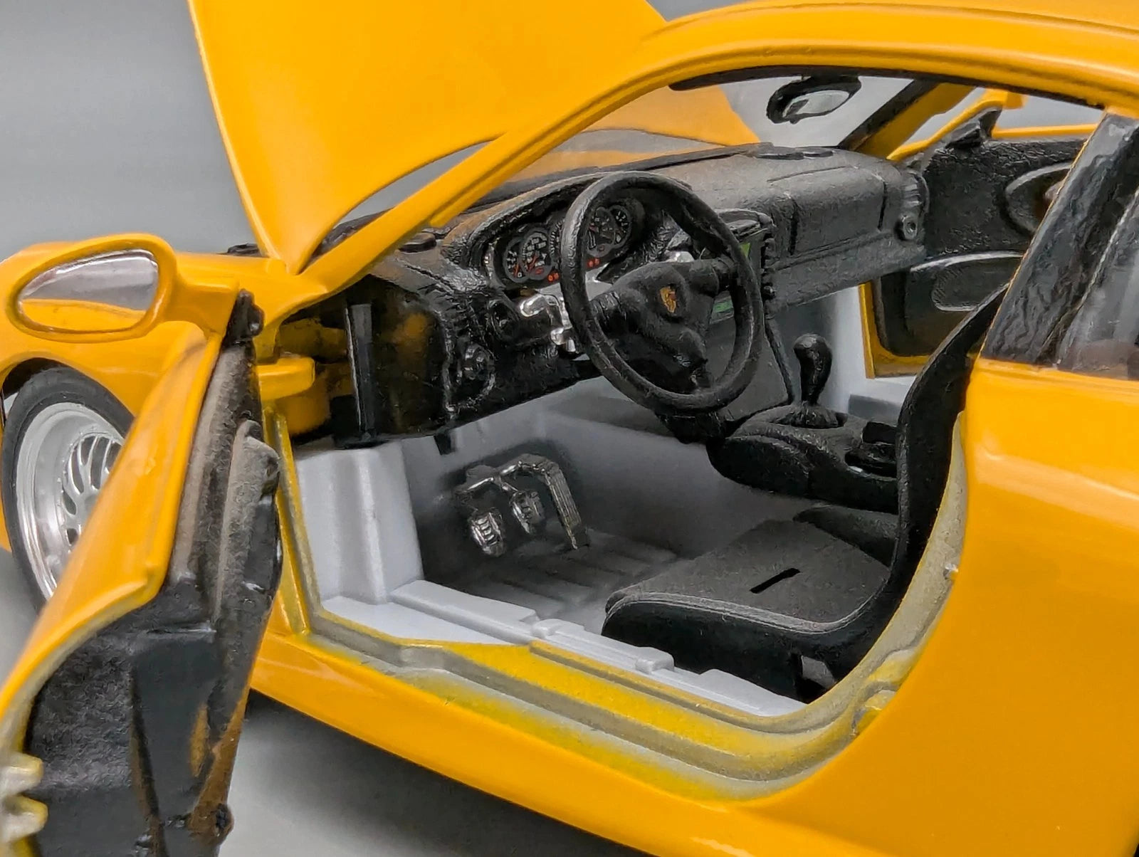 Modellautos 1:18 Bburago Gold Edition Porsche 911 GT3 Straße Gelb mit OVP