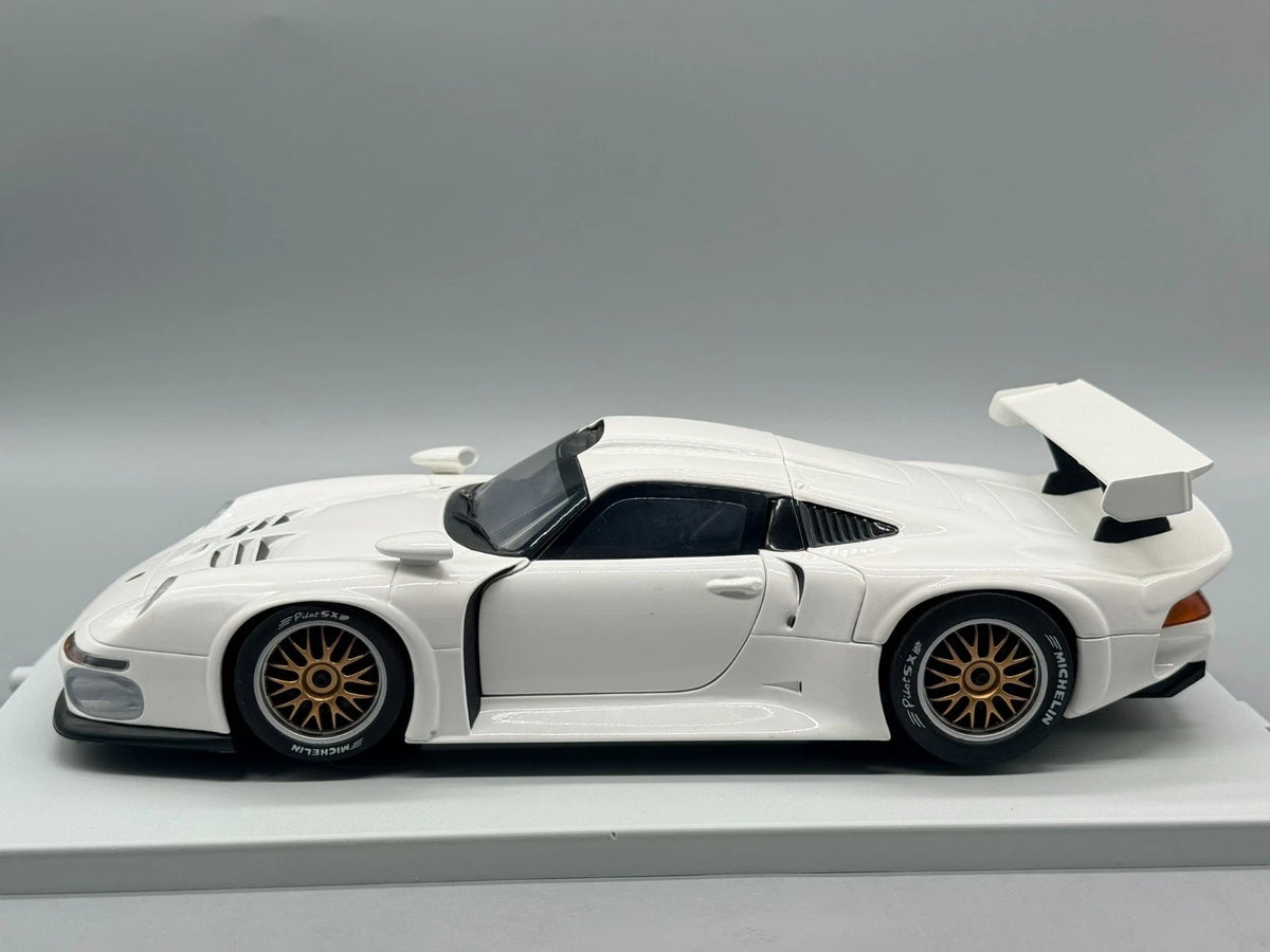 Modellautos 1:18 UT Models Porsche 911 GT1 Weiß mit OVP