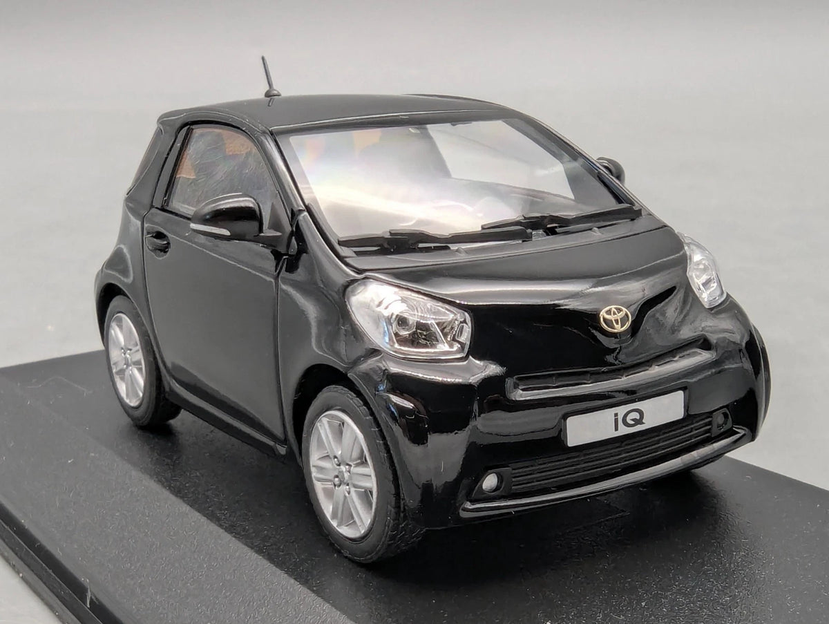 Modellautos 1:43 Minichamps Toyota IQ Schwarz mit OVP