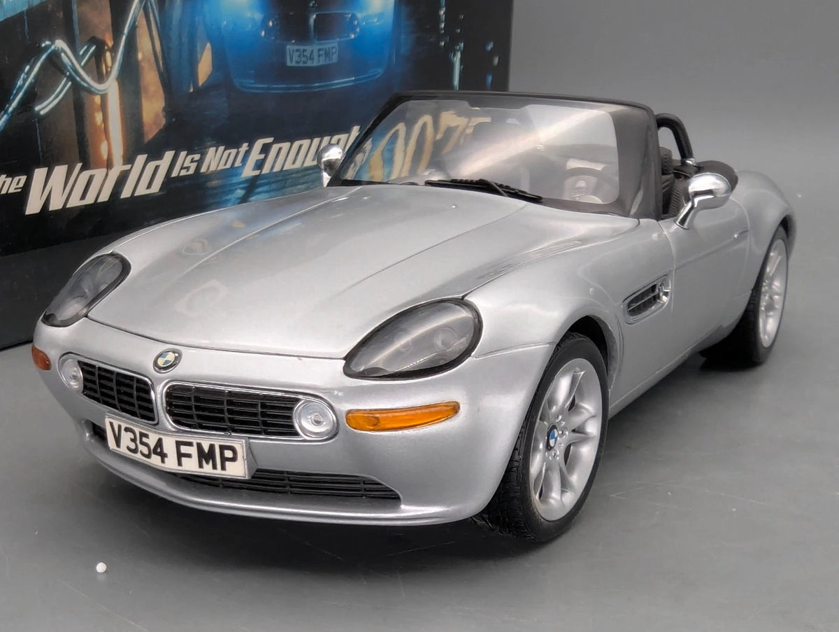 Modellautos 1:18 Kyosho BMW Z8 James Bond 007 Edition 1999 Silber mit OVP
