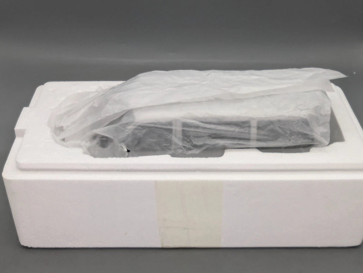 Modellautos 1:18 Schuco Volkswagen VW T4b Caravelle Silber mit OVP