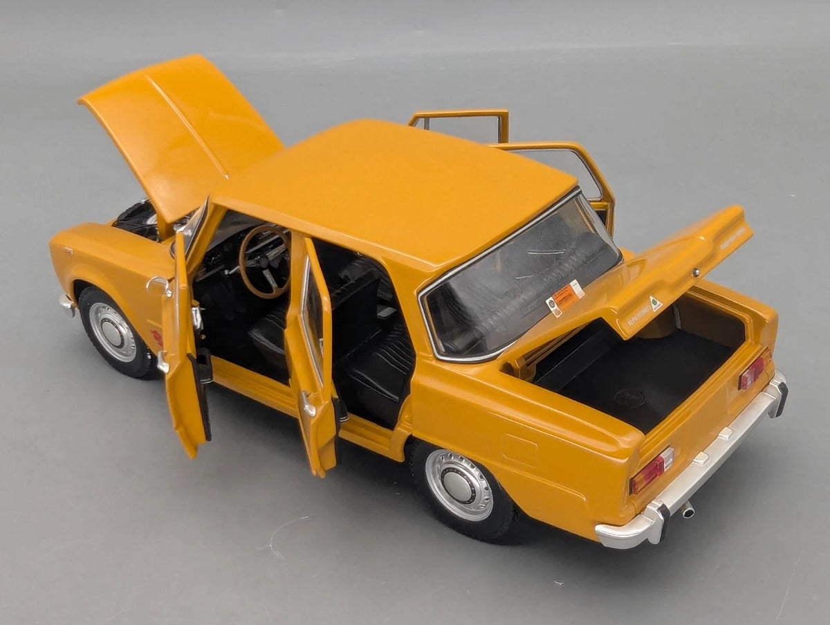 Modellautos 1:18 Minichamps Alfa Romeo Giulia 1300 Super 1970 Ocker Ochre OVP