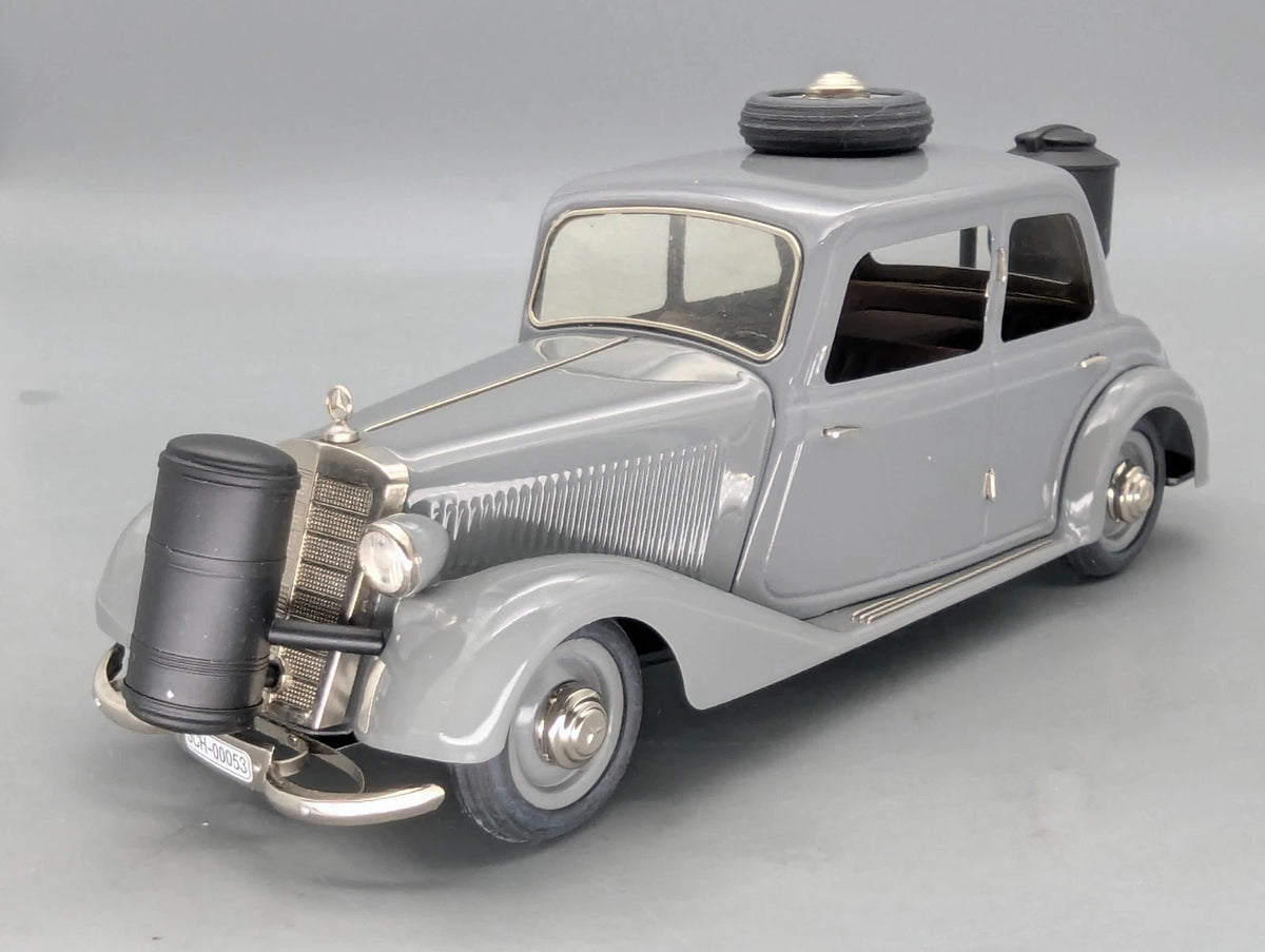Modellautos 1:18 Schuco Mercedes Benz 170V Limousine mit Holzvergaser OVP
