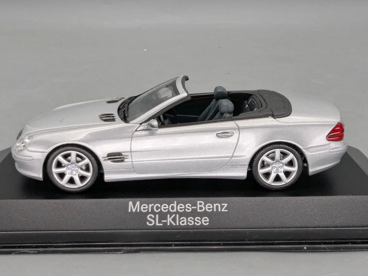 Modellautos 1:43 Minichamps Mercedes Benz SL Klasse Silber Metallic Dealer OVP