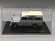 Modellautos 1:43 IXO Land Rover Series III 109 Station Wagon in Vitrine