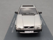 Modellautos 1:43 Neo Scale Models Volvo 780 Bertone Ltd 1/300 Vitrine
