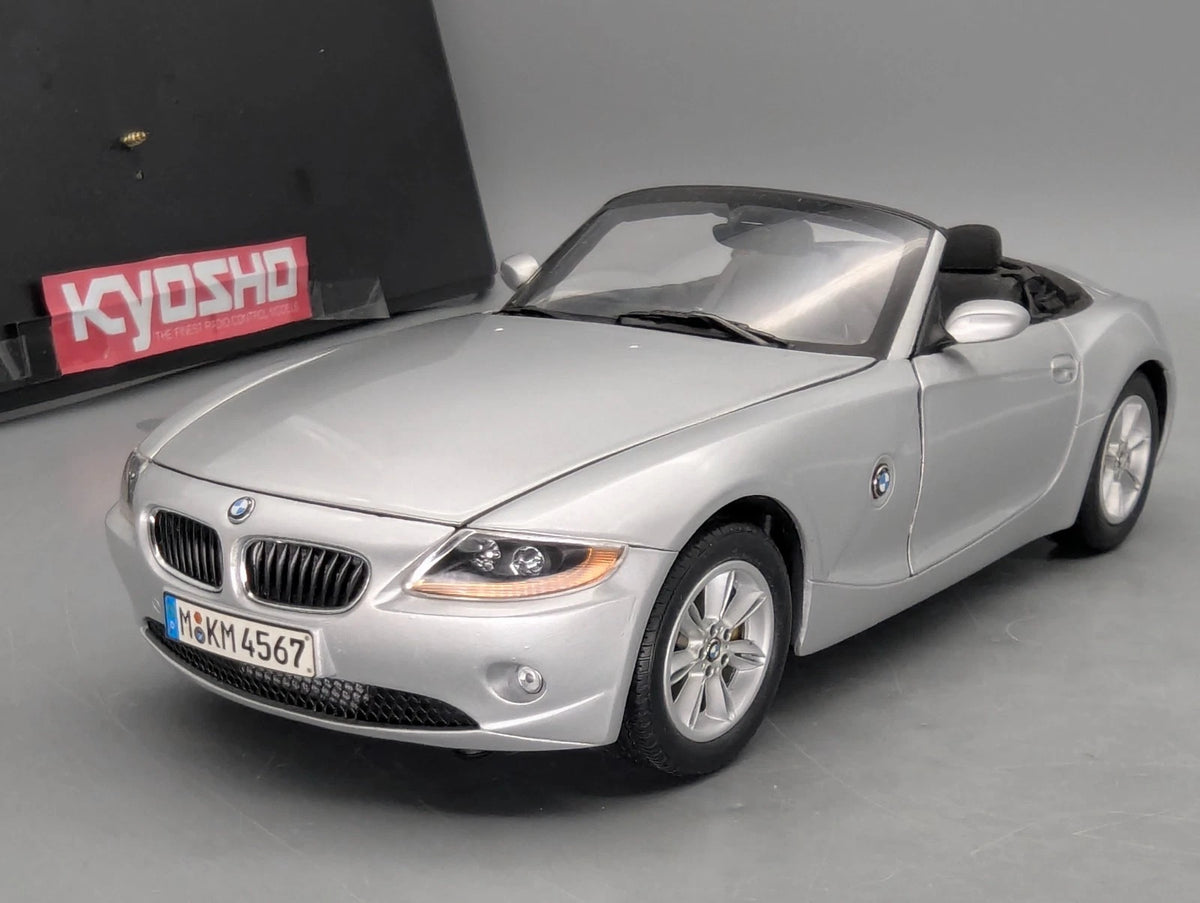 Modellautos 1:18 Kyosho BMW Z4 Cabriolet Silber