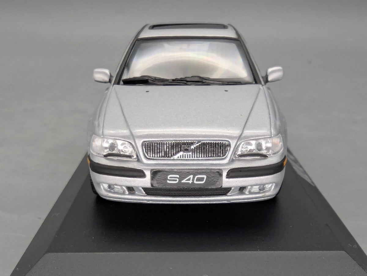 Modellautos 1:43 Minichamps Volvo S40 Silber Metallic mit Dealer OVP