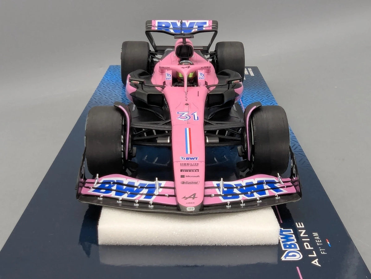 Modellautos 1:18 Minichamps BWT Alpine F1 Bahrain 2023 #31 Esteban Ocon mit OVP