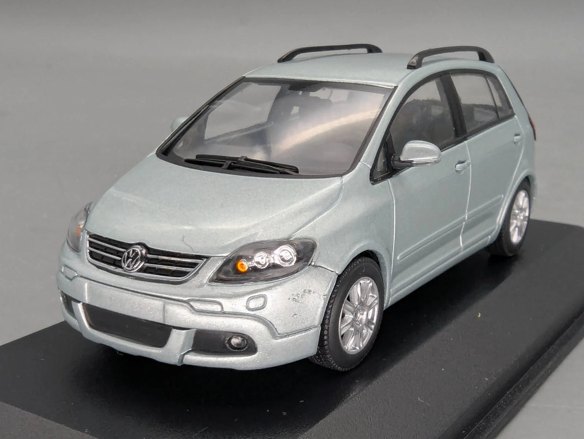 Modellautos 1:43 Minichamps Volkswagen VW Golf Plus Comfortline mit Dealer OVP