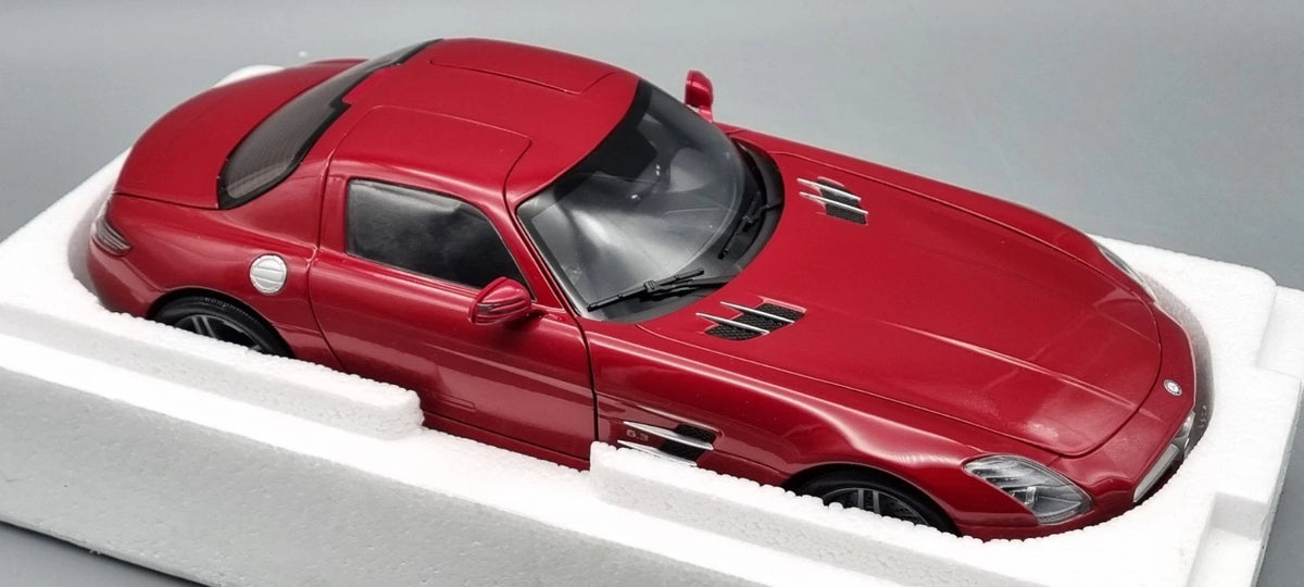 Modellautos 1:18 Minichamps 100 039020 Mercedes-Benz SLS AMG 2010 OVP