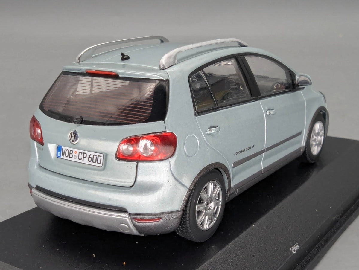 Modellautos 1:43 Minichamps Volkswagen VW Cross Golf Iceblue Metallic Dealer OVP
