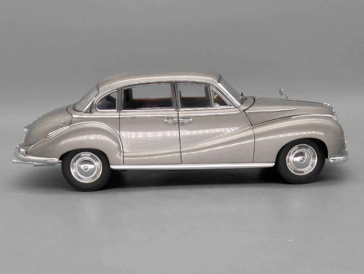 Modellautos 1:18 AUTOart Millenium 70591 BMW 502 2.6 Luxus Silver Beige mit OVP