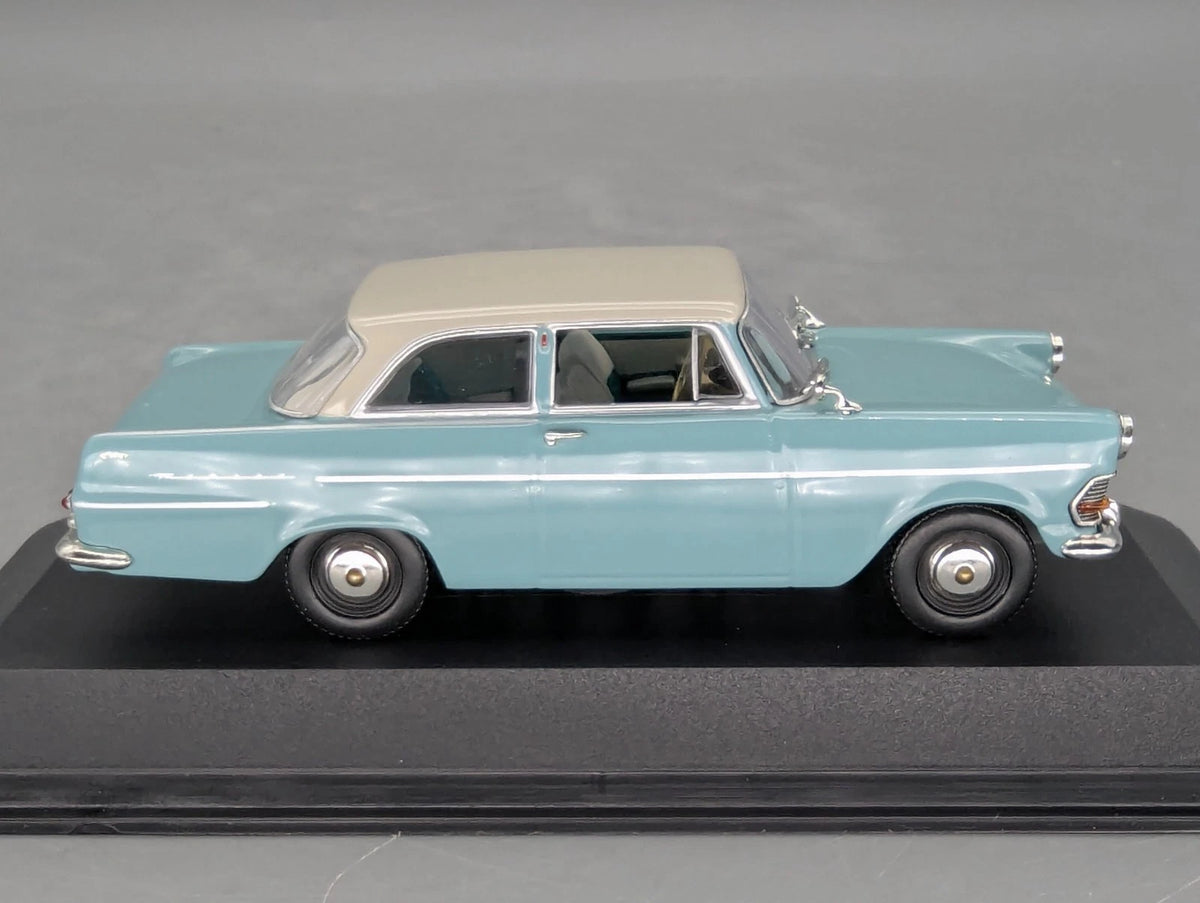 Modellautos 1:43 Minichamps Opel Rekord P2 1960 Blau Grau mit OVP