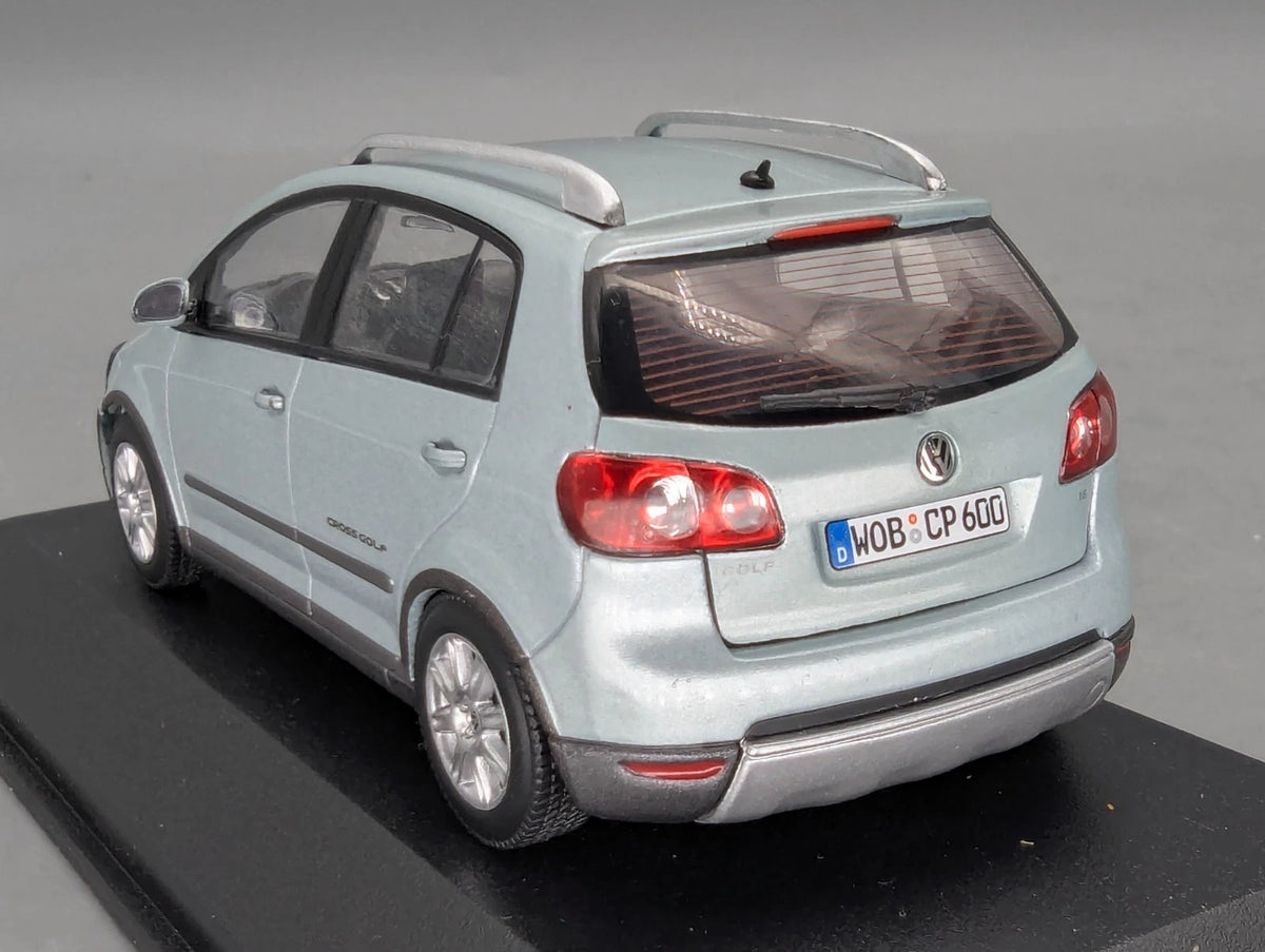 Modellautos 1:43 Minichamps Volkswagen VW Cross Golf Iceblue Metallic Dealer OVP