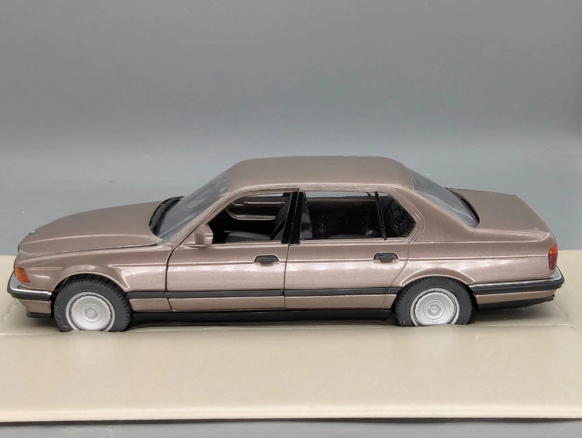 Modellautos 1:24 Schabak 1620 BMW 750iL Hellbraun Metallic mit OVP