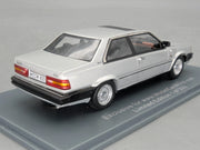 Modellautos 1:43 Neo Scale Models Volvo 780 Bertone Ltd 1/300 Vitrine