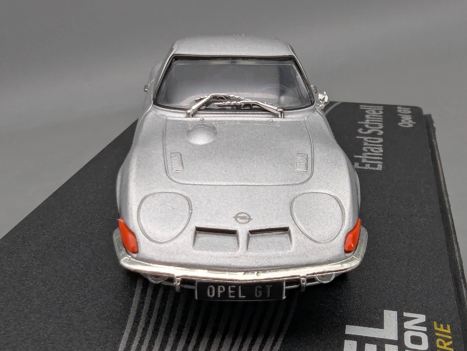 Modellautos 1:43 Ixo für Eaglemoss Opel Collection GT Erhard Schnell Vitrine
