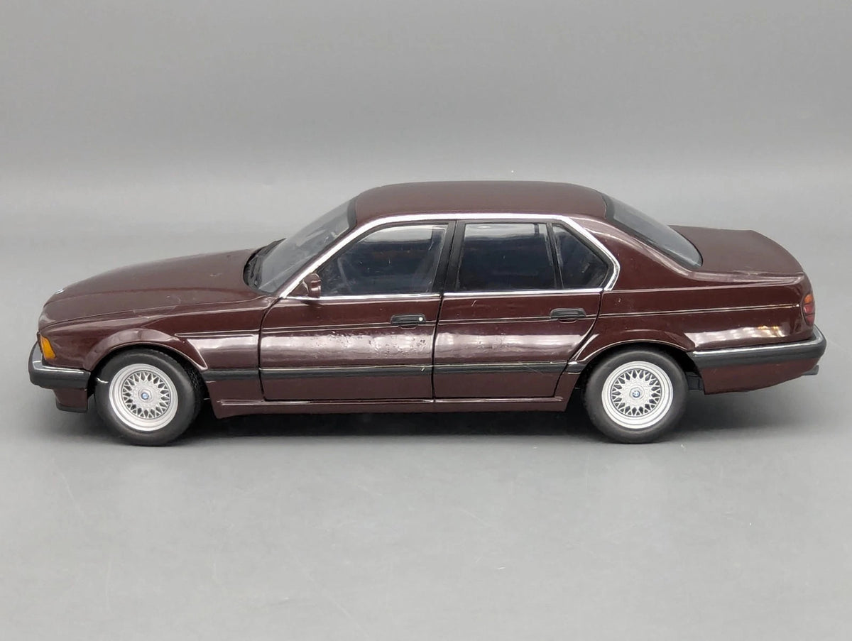 Modellautos 1:18 Minichamps BMW 730i 1987 E32 Rot Metallic mit OVP