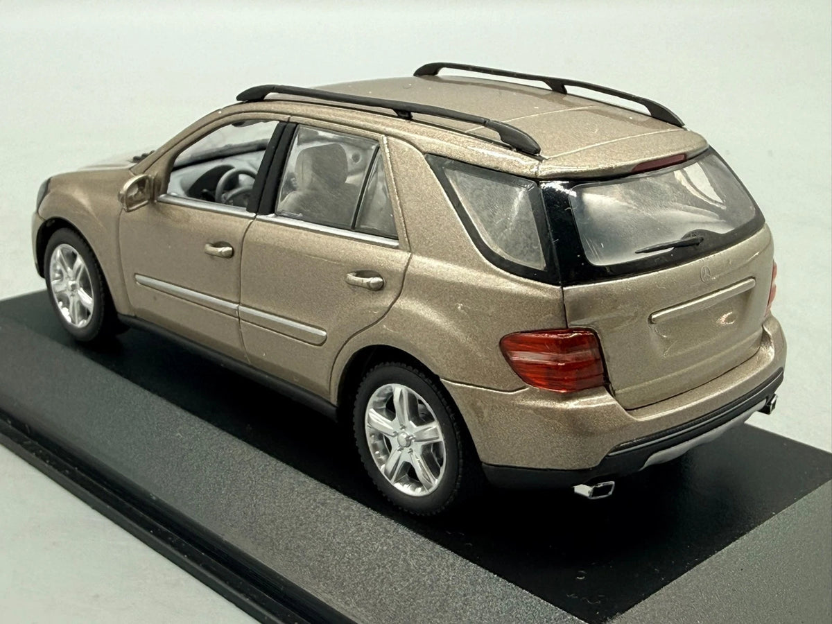 Modellautos 1:43 Minichamps  Mercedes-Benz M-Klasse mit OVP