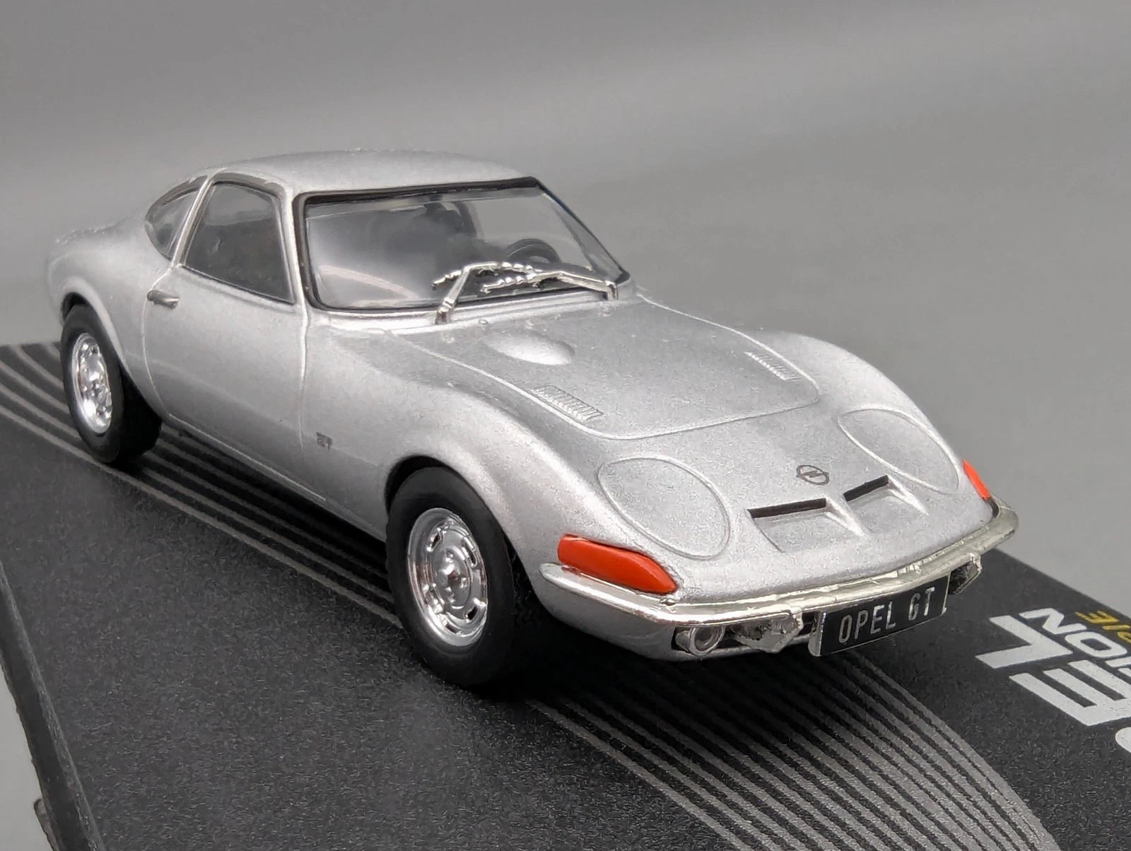Modellautos 1:43 Ixo für Eaglemoss Opel Collection GT Erhard Schnell Vitrine