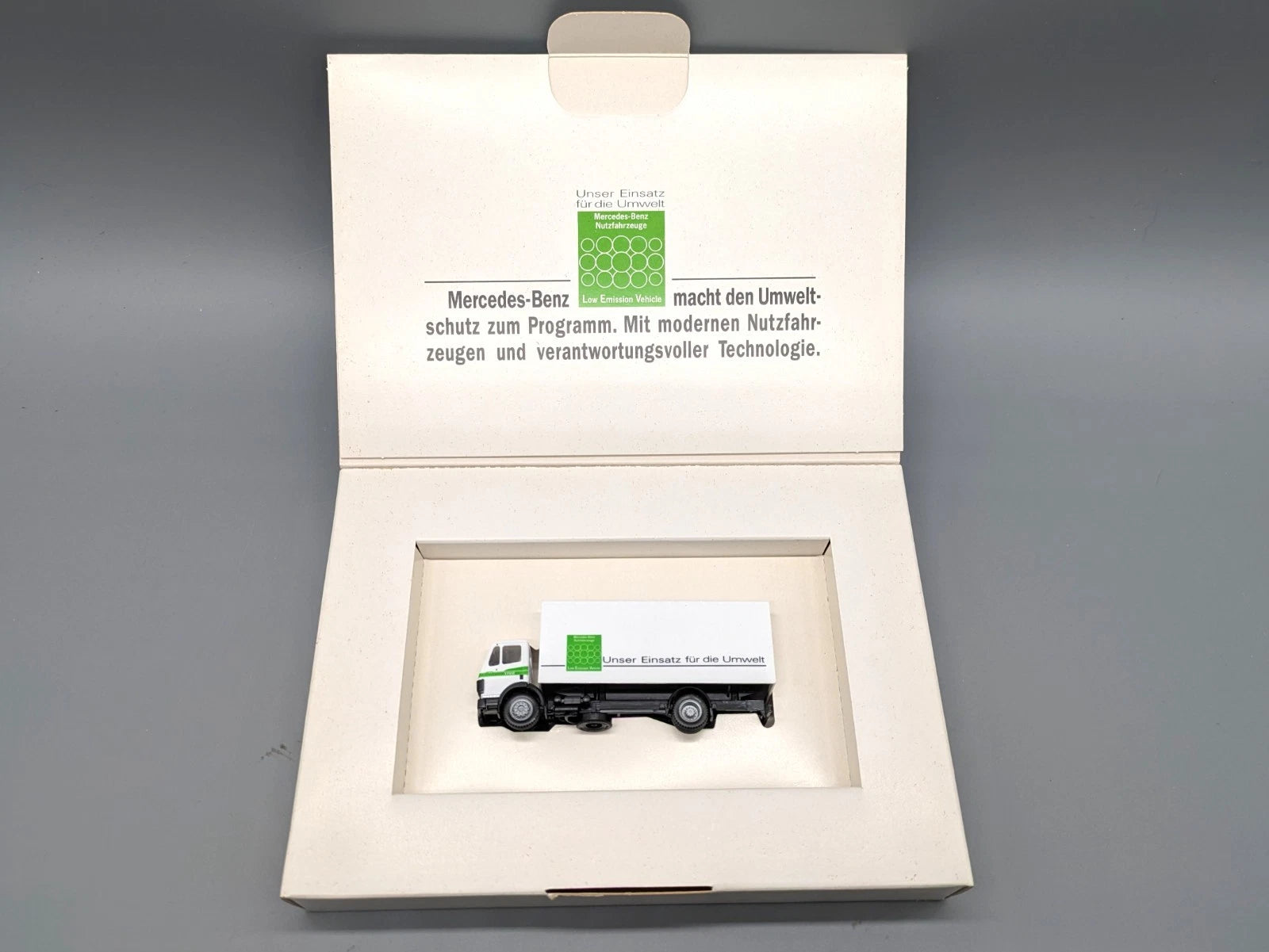 Lkw Modell 1:87 Herpa Mercedes-Benz Low Emission Vehicle Werbemodell mit OVP