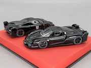 Modellautos 1:43 BBR  Ferrari FXX 2006 2-tlg Set Medium Size Base Vitrine OVP