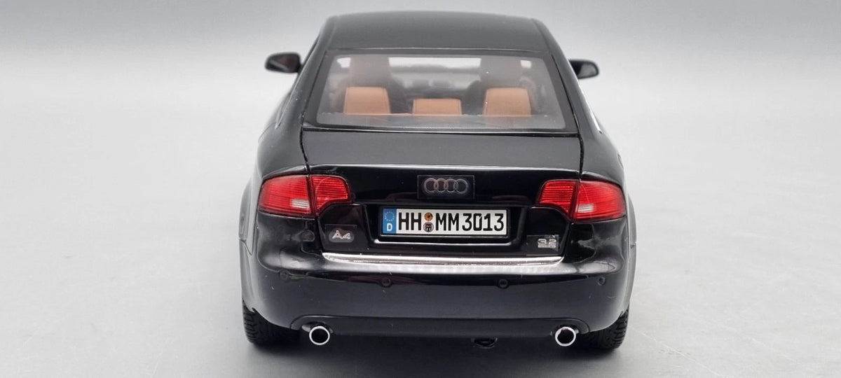 Modellautos 1:18 Minichamps Audi Collection Audi A4 schwarz OVP