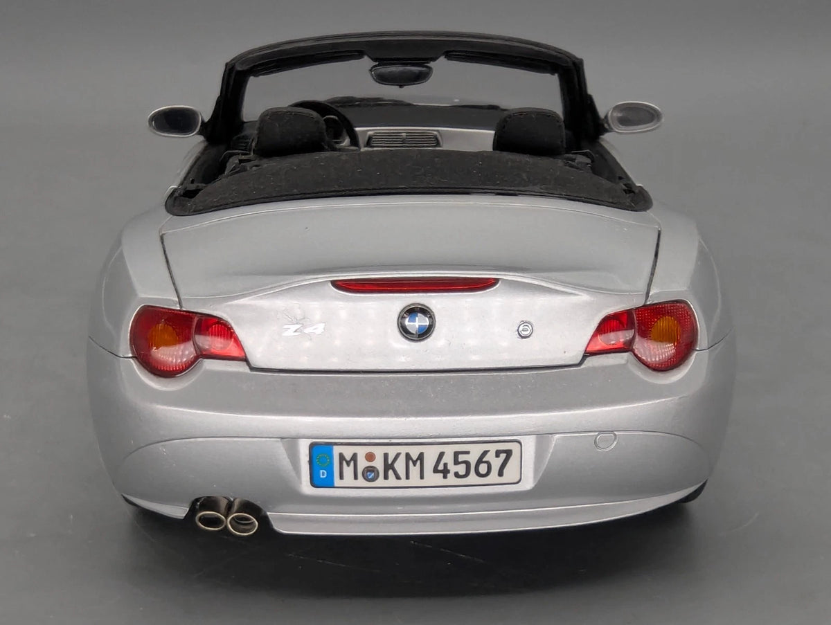 Modellautos 1:18 Kyosho BMW Z4 Cabriolet Silber