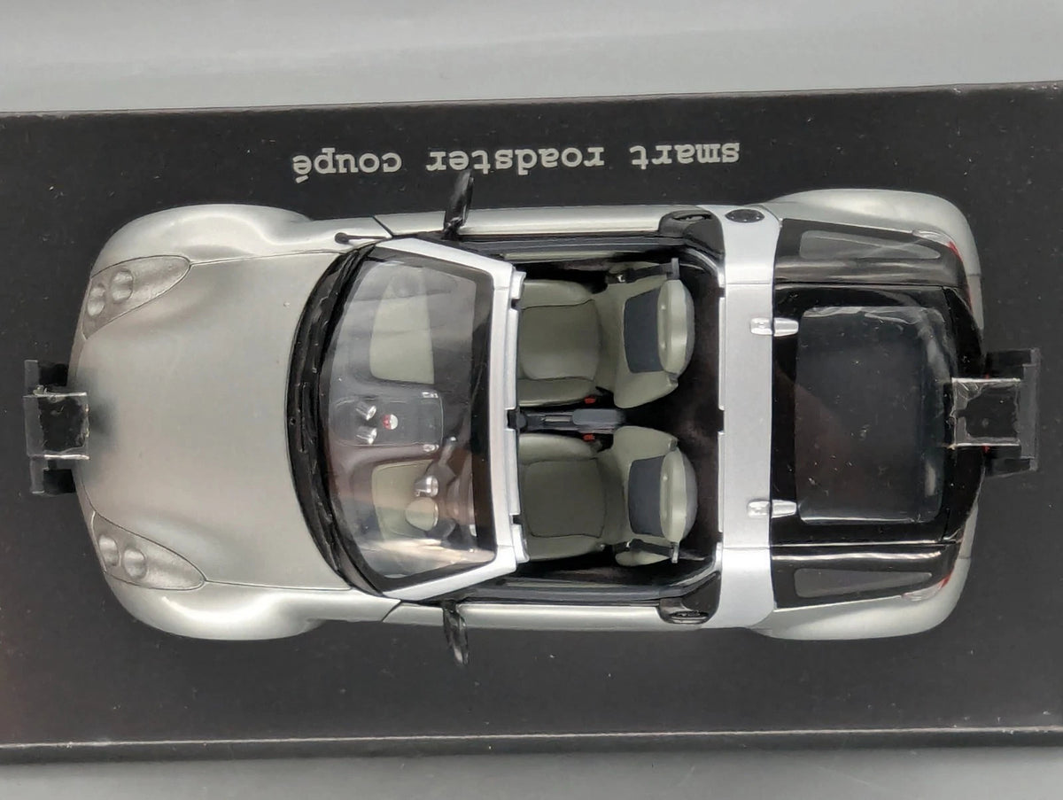 Modellautos 1:18 Kyosho Smart Roadster Coupe Glance Grey mit Dealer OVP