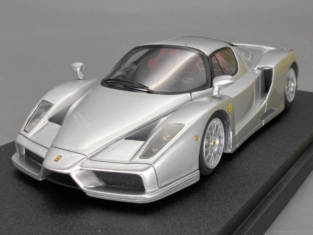 Modellautos 1:43 BBR Ferrari Enzo 2002 mit Vitrine und OVP