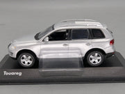 Modellautos 1:43 Minichamps Volkswagen VW Touareg Silber Metallic mit Dealer OVP