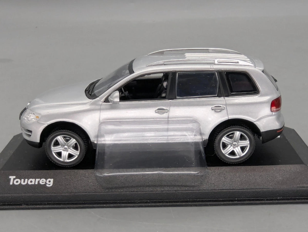Modellautos 1:43 Minichamps Volkswagen VW Touareg Silber Metallic mit Dealer OVP