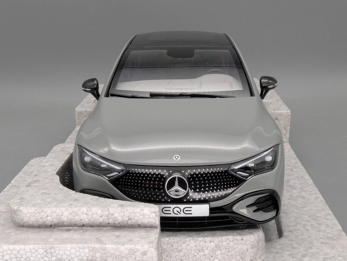 Modellautos 1:18 NZG Mercedes Benz EQE Alpin Grau Uni mit Dealer OVP