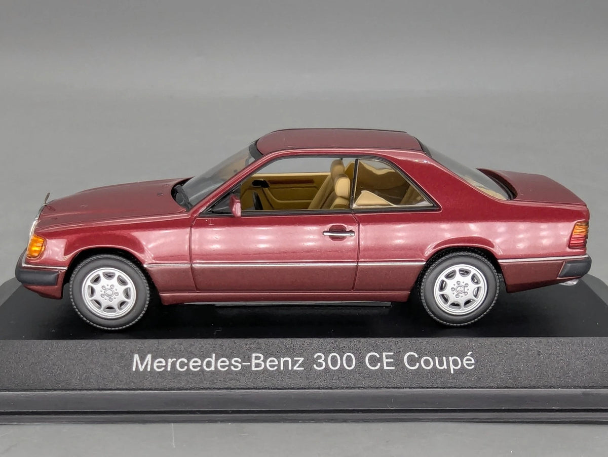 Modellautos 1:43 Minichamps Mercedes Benz 300 CE Coupe Almandin-Rot Dealer OVP