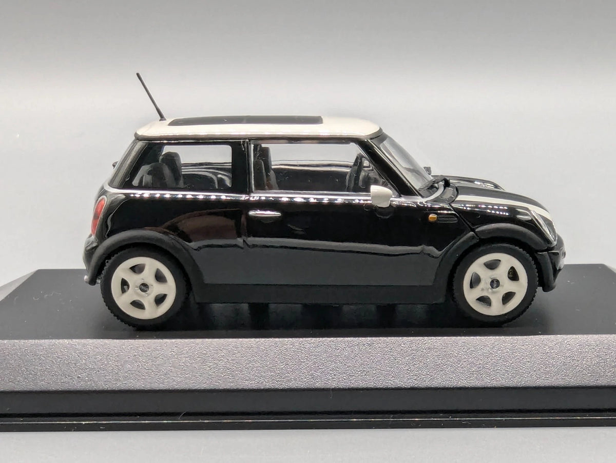 Modellautos 1:43 Minichamps Mini Cooper 2001 Black mit Haube zum Öffnen mit OVP