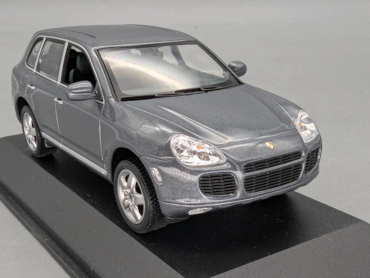 Modellautos 1:43 Minichamps Porsche Cayenne Turbo Grau Metallic WAP Dealer OVP