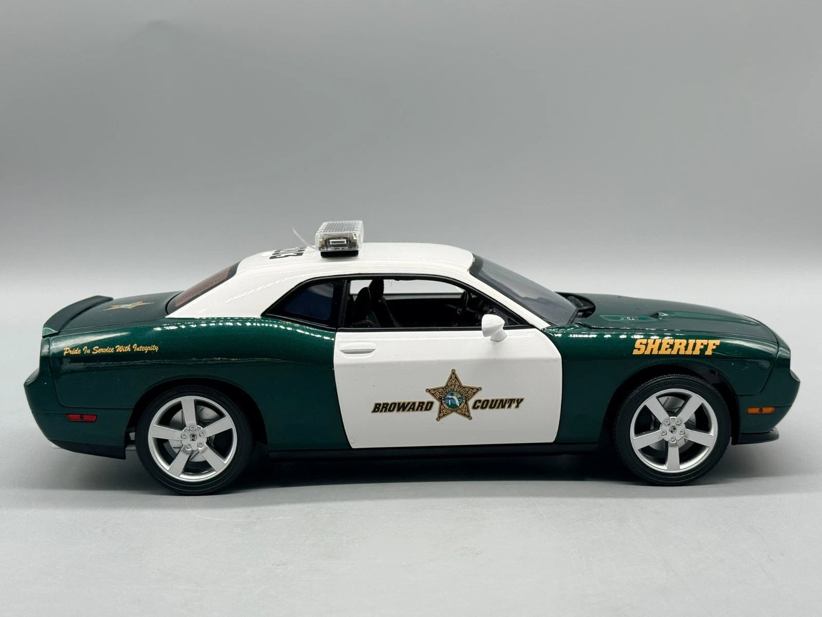 Modellautos 1:18 ACME Dodge Challenger 2009 Broward County limitiert mit OPV