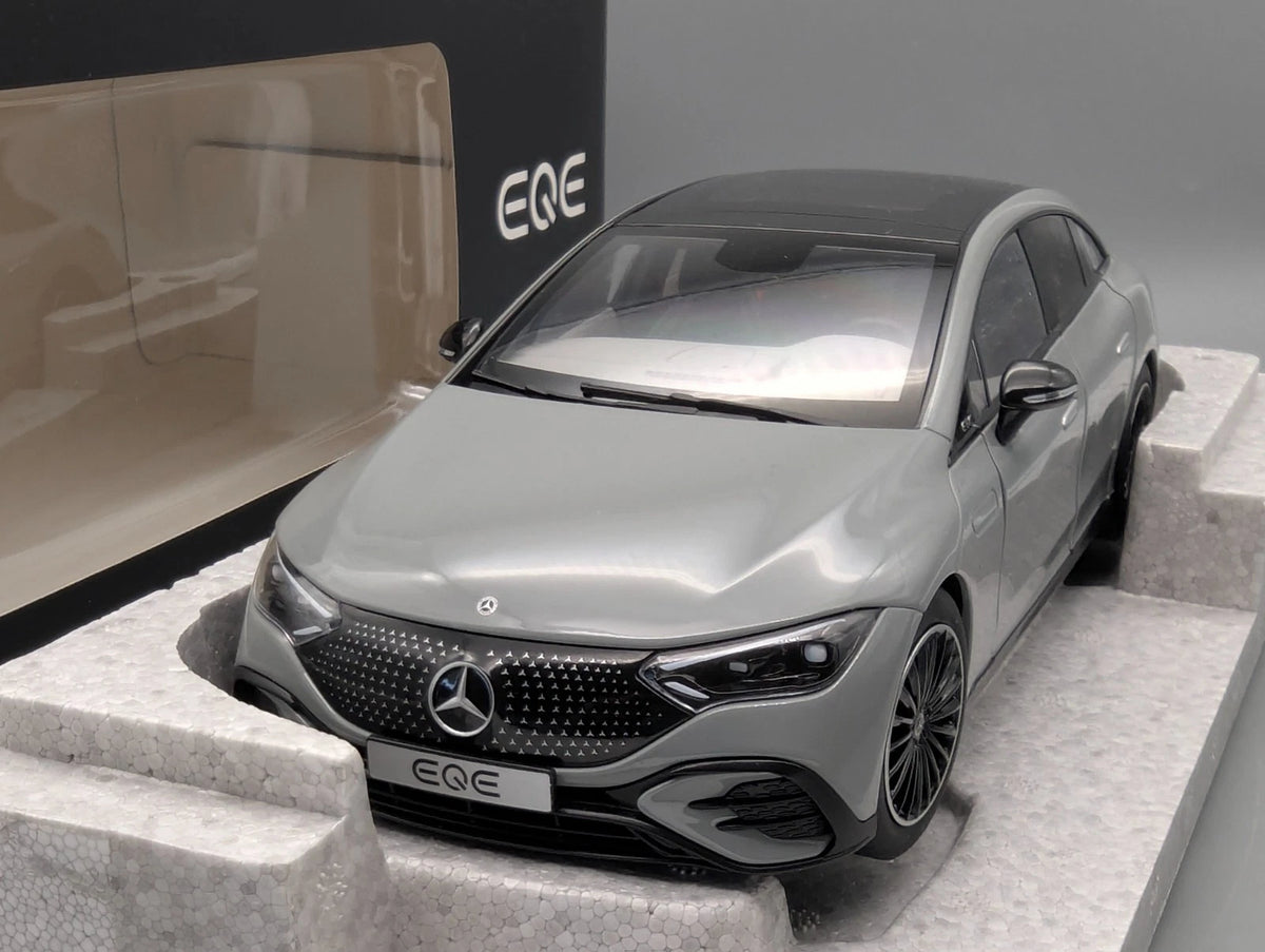 Modellautos 1:18 NZG Mercedes Benz EQE Alpin Grau Uni mit Dealer OVP
