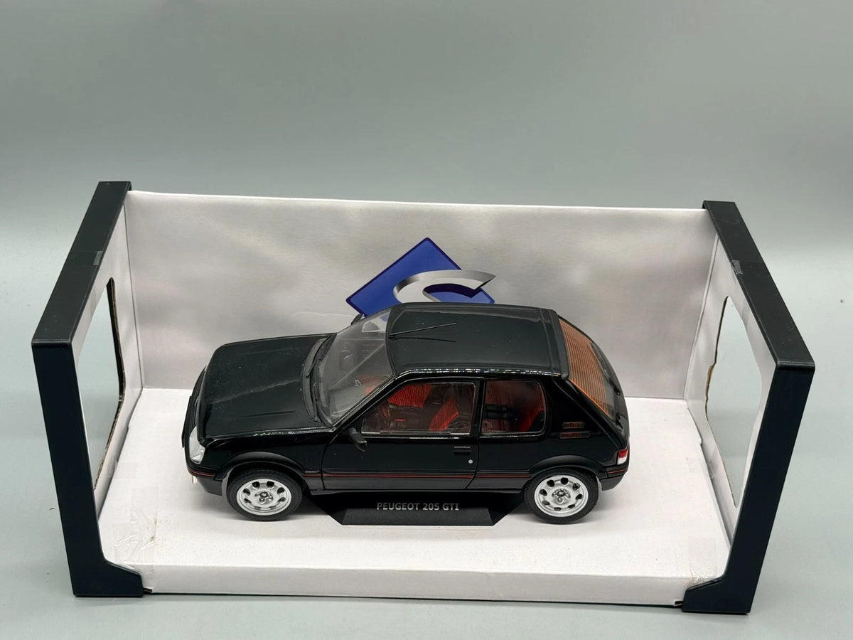 Modellautos 1:18 Solido Peugeot 205 GTI mit OVP