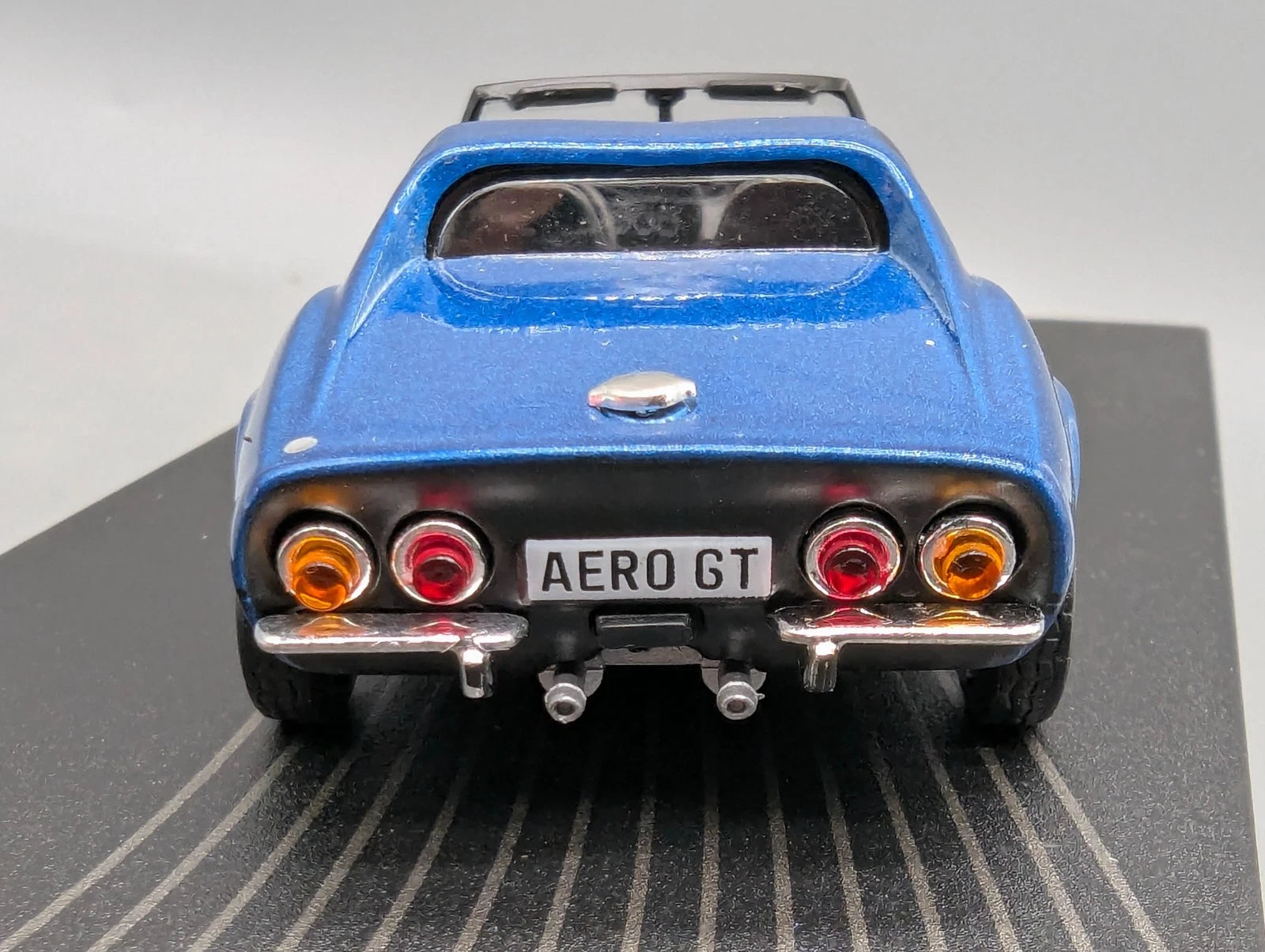 Modellautos 1:43 Ixo für Eaglemoss Opel Collection Opel Aero GT 1969 mit Vitrine
