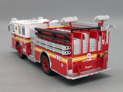 Modellautos 1:43 vermtl. Ixo Seagrave Marauder II Feuerwehr New York in Vitrine
