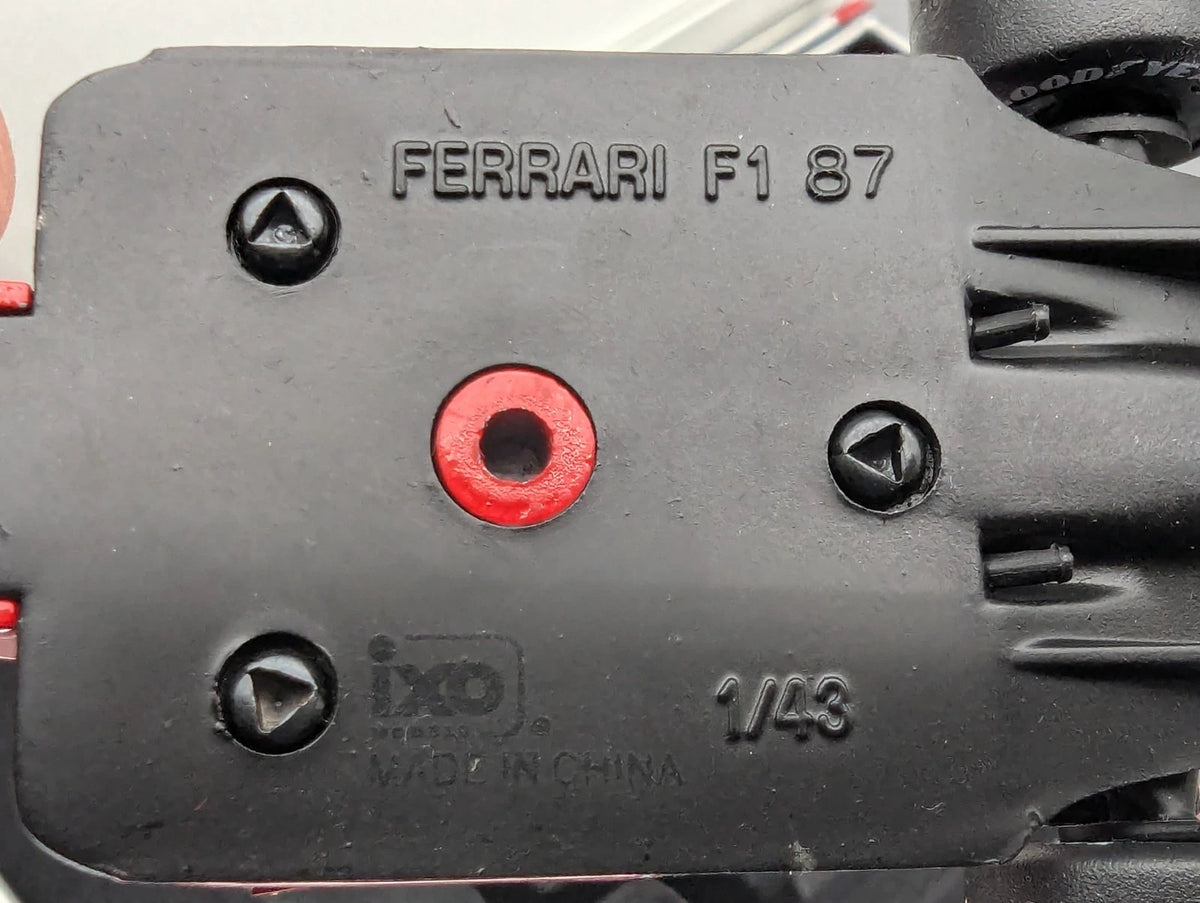Modellautos 1:43 Ixo Ferrari F1 SF12/87 1987 #28 G Berger Blech-Sammler OVP