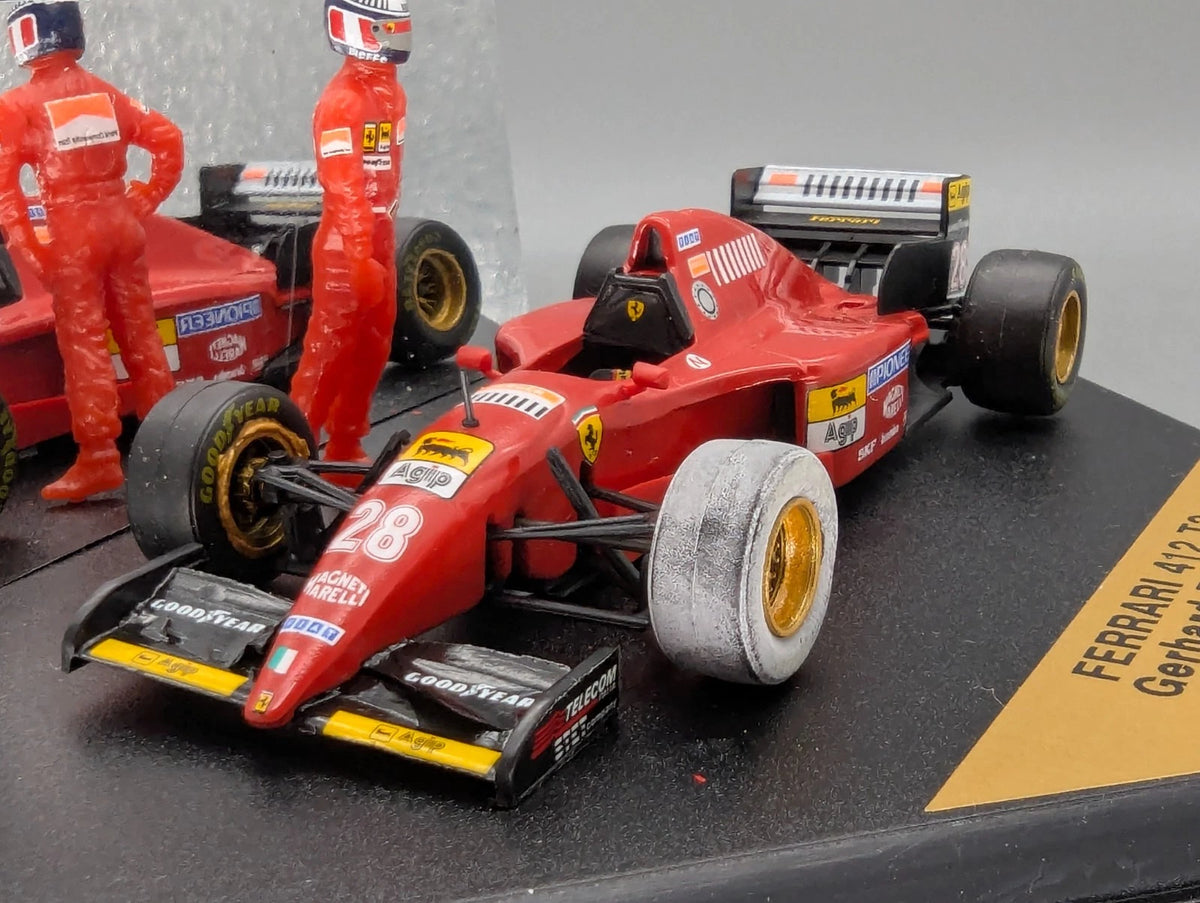 Modellautos 1:43 Onyx Göde Ferrari 412 T2 #28 Gerhard Berger mit Vitrine