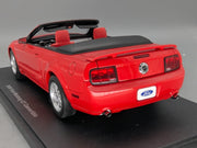 Modellautos 1:18 Autoart 73061 Ford Mustang GT Convertible 2006 Rot mit OVP